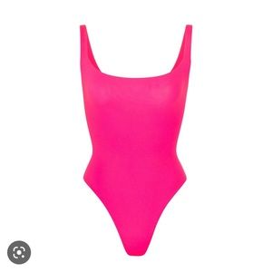 SKIMS FITS EVERYBODY BODYSUIT